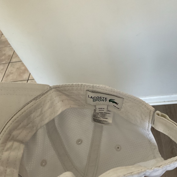 Lacoste sport white cap with iconic green crocodile. One size fits all. - Picture 2 of 2